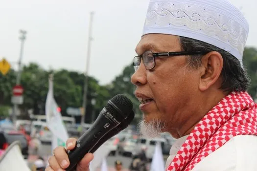 Sebelum Memutuskan Hormat Bendera Itu Haram, Sudahkah 6 Hal Ini Pak Cholil Pertimbangkan? 12