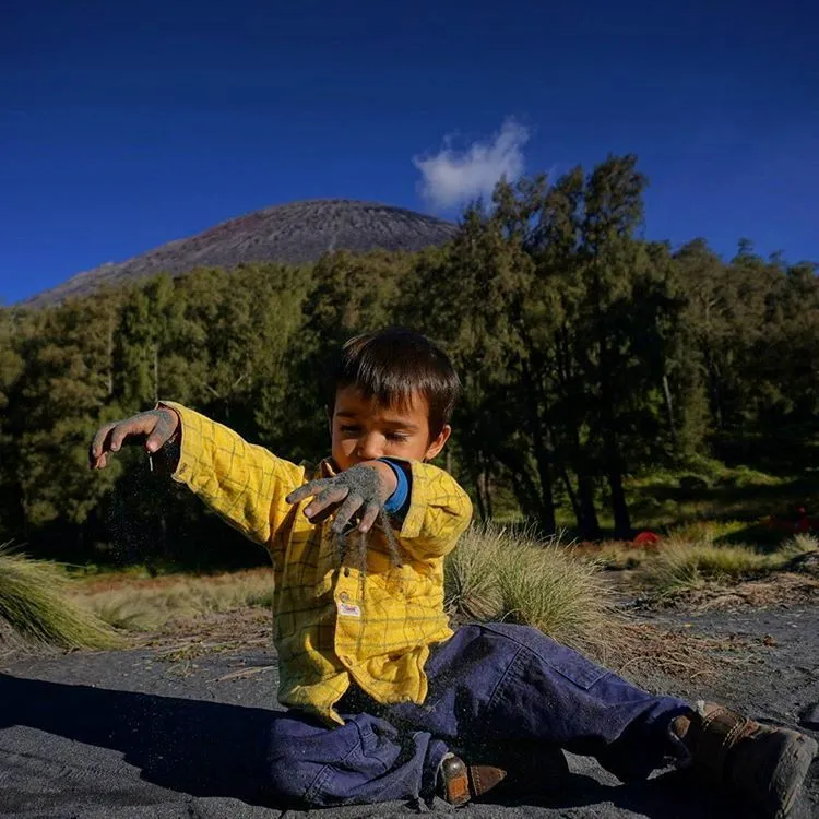 Petualangan Mom dan Max, Ibu dan Anak yang Menjelajah 15 Gunung. Kisah Inspiratif Untuk Anak Muda Indonesia! 11