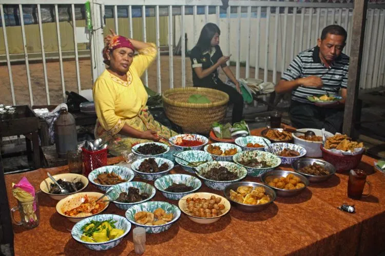 9 Kuliner Maknyuss Dari Cirebon yang Wajib Kamu Coba. Rasanya Jawara! 10