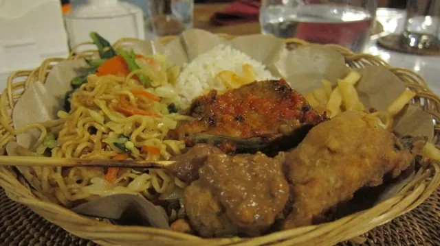 7 Fakta Ini Bakal Bikin Kamu Nggak Lagi-Lagi Sering Makan Mie Instan Campur Nasi 11