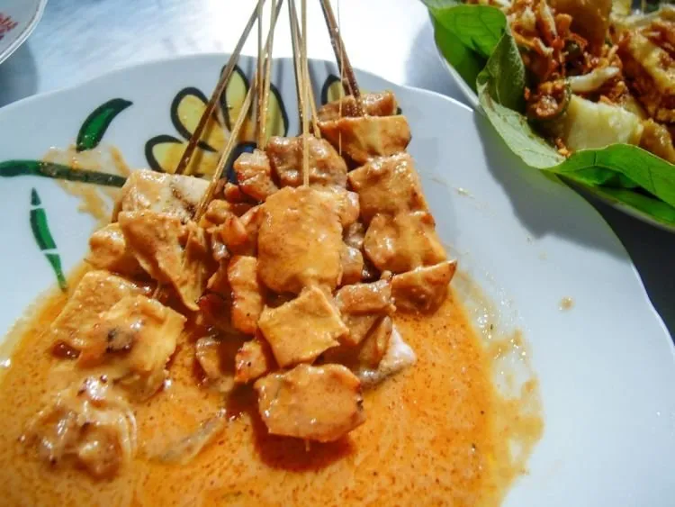 Pastikan 8 Sate Lezat Ini Telah Kamu Cicipi di Jawa Tengah! Nikmatnya Menggoyang Lidah! 12