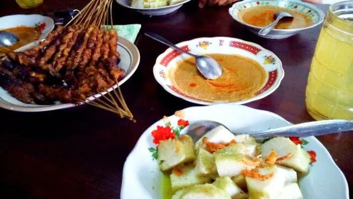 Pastikan 8 Sate Lezat Ini Telah Kamu Cicipi di Jawa Tengah! Nikmatnya Menggoyang Lidah! 17