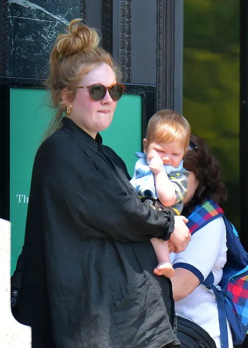 Bukan Cuma Lagunya yang Jadi Soundtrack Baper. 15 Hal Ini Bikin Adele Layak Jadi Role Model Kita 29