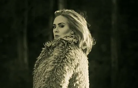 Bukan Cuma Lagunya yang Jadi Soundtrack Baper. 15 Hal Ini Bikin Adele Layak Jadi Role Model Kita 30