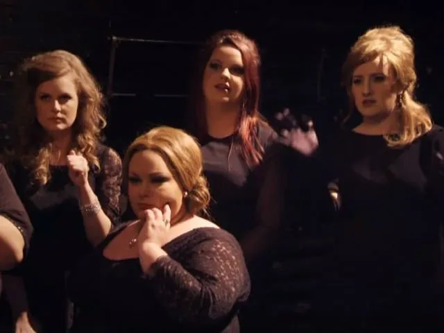 Bukan Cuma Lagunya yang Jadi Soundtrack Baper. 15 Hal Ini Bikin Adele Layak Jadi Role Model Kita 27