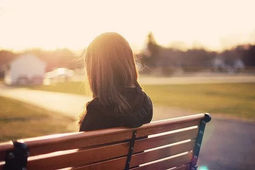 Lagi Nungguin Pacar Orang? 10 Lagu Ini Bakal Bikin Kamu Baper Maksimal! 15