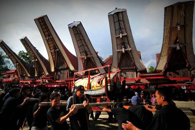 Bukannya Bikin Kamu Bergidik Ketakutan, Wisata Kematian Tana Toraja Justru Bikin Kamu Terpesona! Datang dan Buktikan Deh! 19