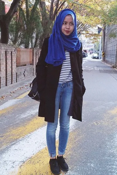 10 Gaya Jeans yang Tetap Sopan dan Nyaman, Buat Kamu Cewek Berhijab 17