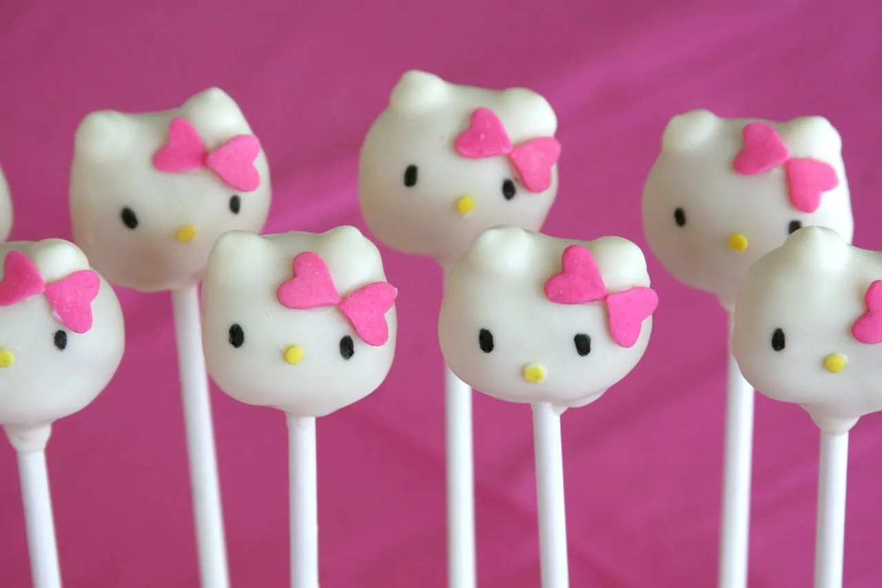 Lupakan Cokelat Buat 14 Februari. Mending Kasih Dia 22 Cake Pops Ini! 28