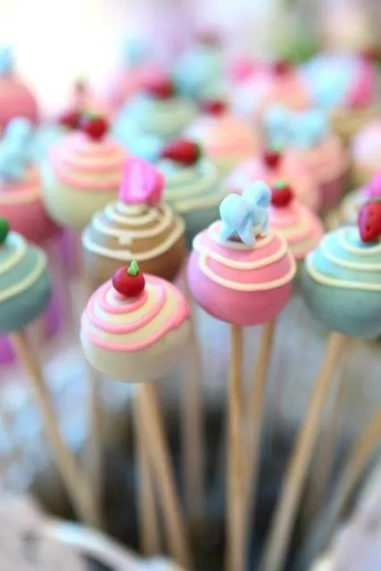 Lupakan Cokelat Buat 14 Februari. Mending Kasih Dia 22 Cake Pops Ini! 39