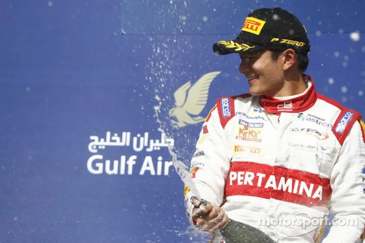 Resmi Masuk Formula 1 Setelah 16 Tahun Berjuang: Selamat ya Rio Haryanto, Calon Imam Kita Bersama! 7
