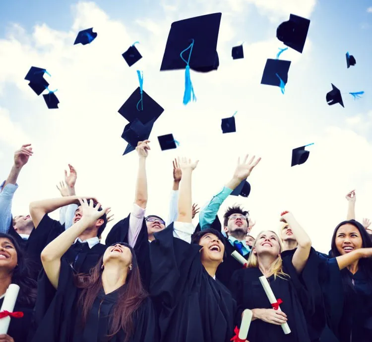 Wisuda Bukanlah Tujuan Utama. Setelahnya, Banyak Hal yang Harus Lebih Kamu Perjuangkan 6