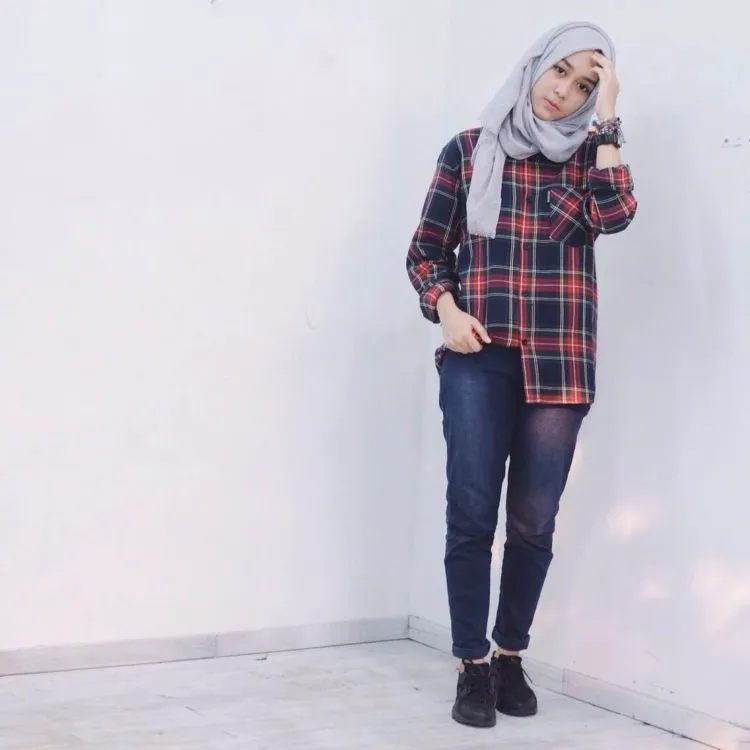 8 Style Untukmu Sehari-hari, Cewek Berhijab yang Ingin Sopan tapi Nggak Terlalu Girly 9