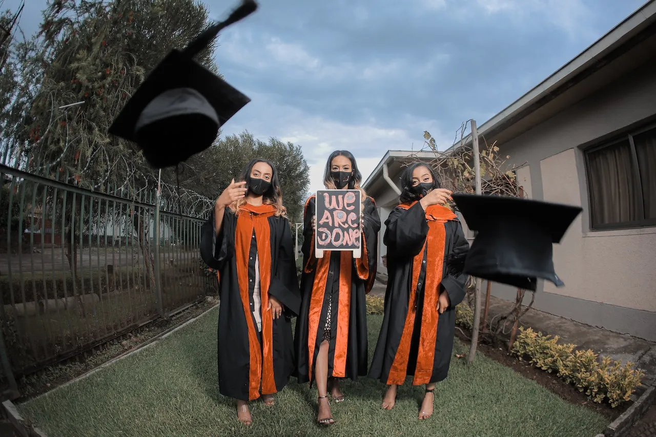Setelah Euforia Wisuda dan Jadi Sarjana, Ragam Suka Duka Inilah yang Akan Kamu Rasa! 14