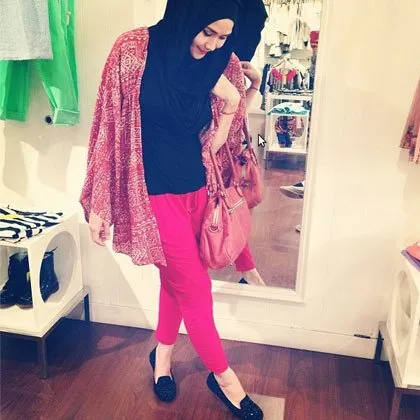 Buat Kamu yang Mulai Belajar Berhijab, 10 Inspirasi Gaya Berbusana Zaskia Adya Mecca Ini Bisa Kamu Tiru 16
