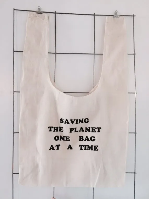 Mau Move On Dari Kantung Plastik? 15 Inspirasi Tote Bag Lucu Ini Bisa Menemanimu 21