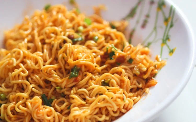 7 Fakta Ini Bakal Bikin Kamu Nggak Lagi-Lagi Sering Makan Mie Instan Campur Nasi 12