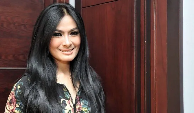 7 Alasan Inilah yang Membuktikan Bahwa Cewek Berkumis Tipis Itu Punya Aura Kecantikan yang Berbeda 12
