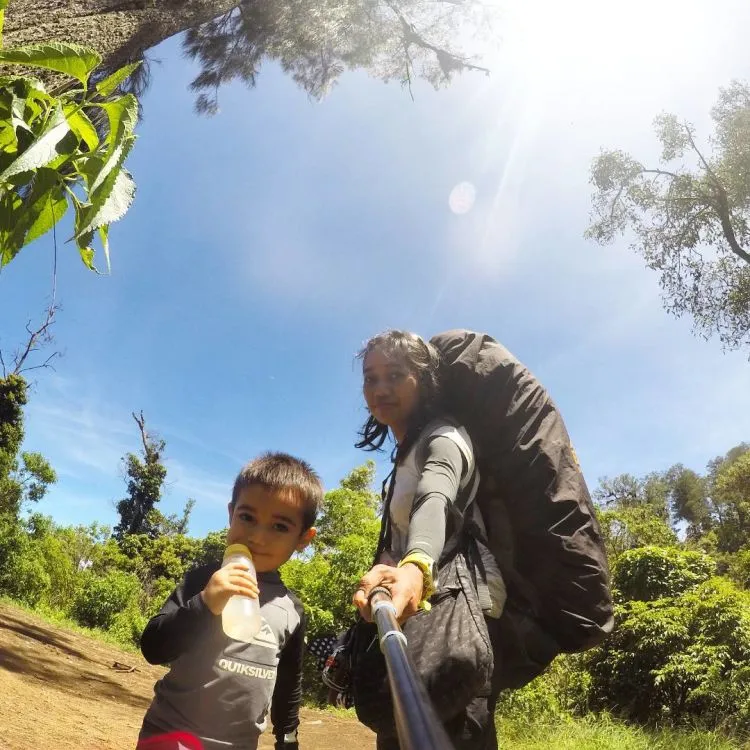 Petualangan Mom dan Max, Ibu dan Anak yang Menjelajah 15 Gunung. Kisah Inspiratif Untuk Anak Muda Indonesia! 9