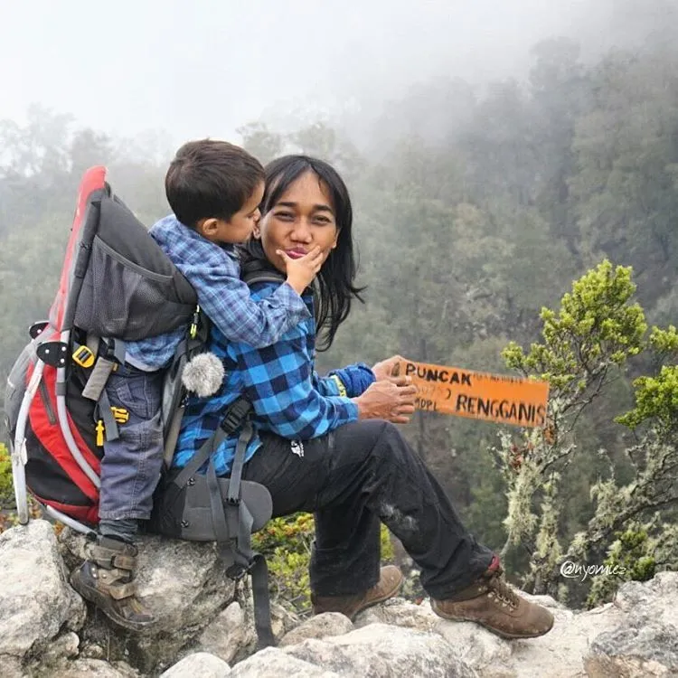 Petualangan Mom dan Max, Ibu dan Anak yang Menjelajah 15 Gunung. Kisah Inspiratif Untuk Anak Muda Indonesia! 8