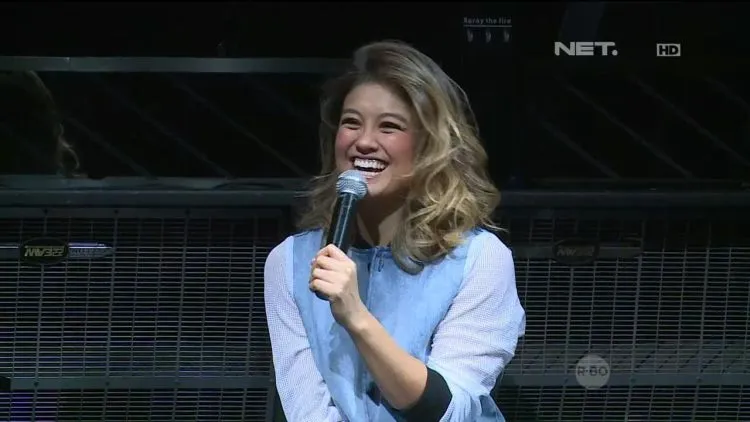 Sama-sama Pengen Go Internasional, Ini 8 Perbedaan Antara Agnezmo dan Joey Alexander 9