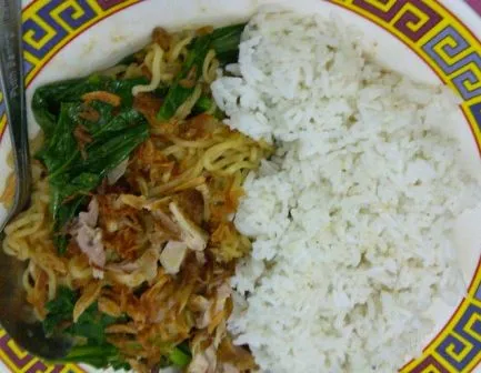 7 Fakta Ini Bakal Bikin Kamu Nggak Lagi-Lagi Sering Makan Mie Instan Campur Nasi 7