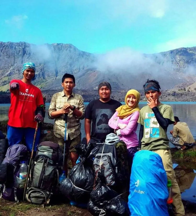 Girls, Mulai Sekarang Jangan Takut Mendaki Gunung! Aman Kok Asal Tips Pendakian Ini Kamu Perhatikan! 9