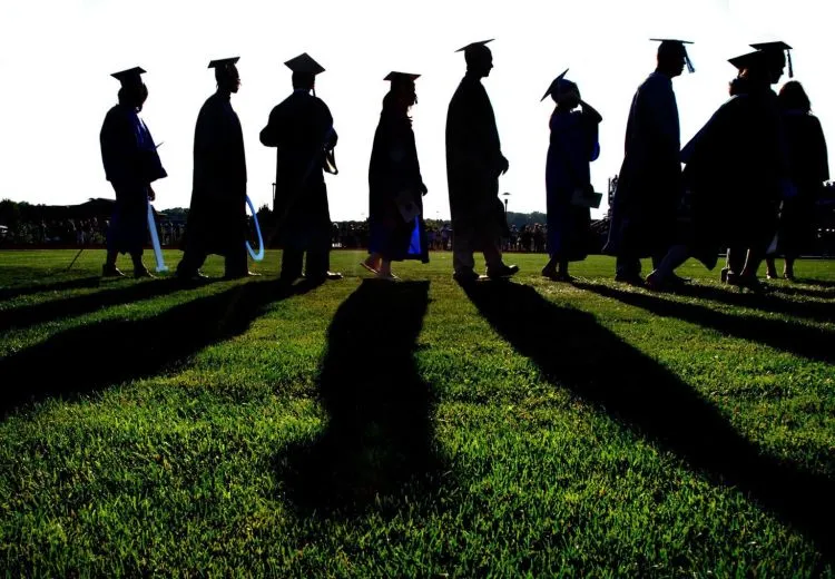 Wisuda Bukanlah Tujuan Utama. Setelahnya, Banyak Hal yang Harus Lebih Kamu Perjuangkan 7