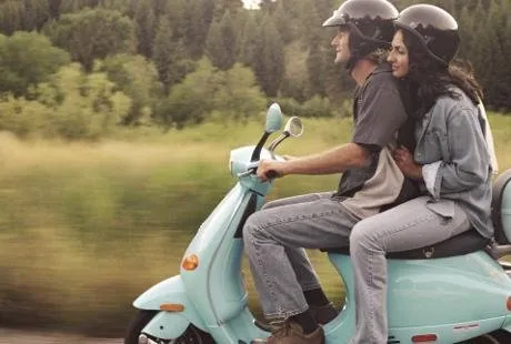 Cowok yang Naik Motor Memang Tak Tawarkan Kemewahan, tapi Ia Jelas Layak Kamu Perjuangkan 12
