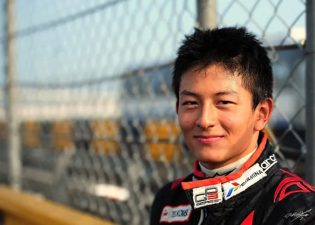 Rio Haryanto: Calon Imam Masa Depan Kita! Jago di Arena Balap dan Rajin Ibadah, Siapa Sih yang Nggak Mau Ditaarufin Sama Dia 11