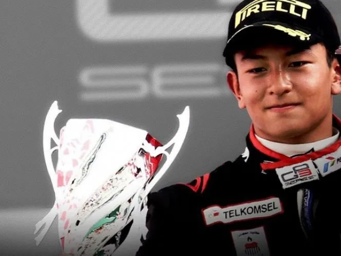 Rio Haryanto: Calon Imam Masa Depan Kita! Jago di Arena Balap dan Rajin Ibadah, Siapa Sih yang Nggak Mau Ditaarufin Sama Dia 9