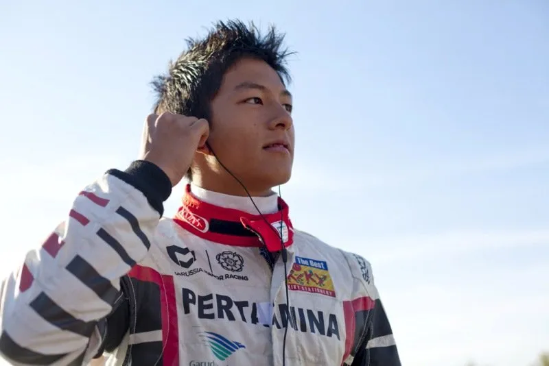 Rio Haryanto: Calon Imam Masa Depan Kita! Jago di Arena Balap dan Rajin Ibadah, Siapa Sih yang Nggak Mau Ditaarufin Sama Dia 7
