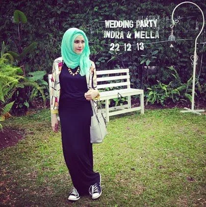 Buat Kamu yang Mulai Belajar Berhijab, 10 Inspirasi Gaya Berbusana Zaskia Adya Mecca Ini Bisa Kamu Tiru 14
