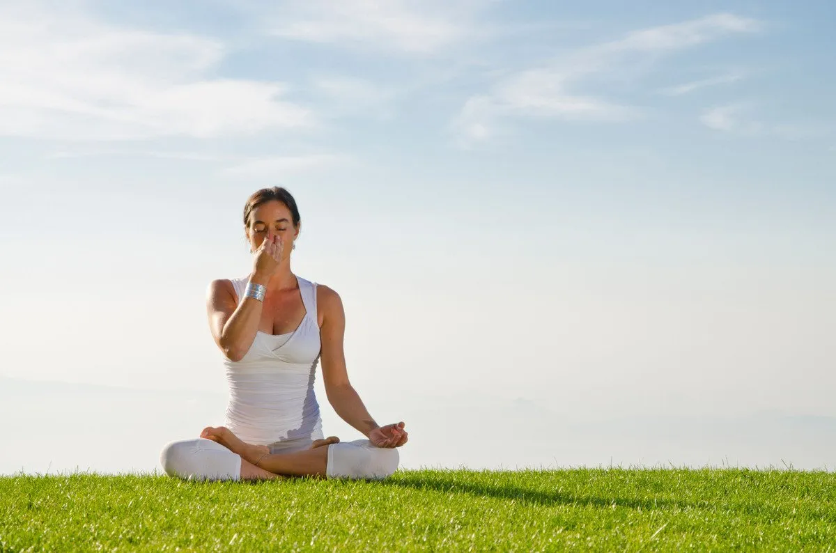 Coba 6 Pose Yoga Gampang Ini! Biar Tidurmu Nyenyak dan Nggak Insomnia Lagi 12