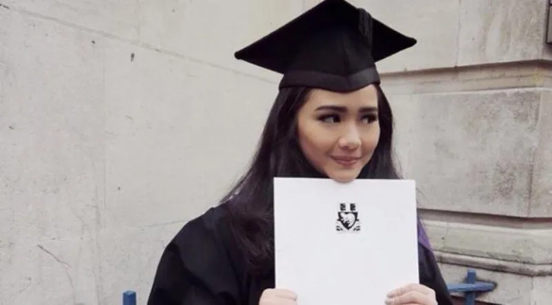 Mereka Sering Dicap Sukses Karena Cantik Aja. Padahal..Kerja Kerasnya Juga 10 Kali Lipat Dari Kita 12