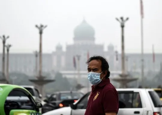 Takut Kena Polusi Atau Aslinya Emang Pemalu? Ini 8 Alasan Dibalik Kebiasaanmu Pakai Masker Penutup Wajah 9