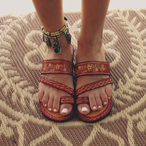 10 Alternatif yang Galak Kalah Nyaman Dari Sandal Jepit Plus Lebih Cantik Buat Kakimu! 16