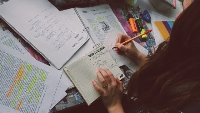 10 Trik Menulis Motivation Letter yang Bikin Pemberi Beasiswa Melirik Aplikasimu! 12