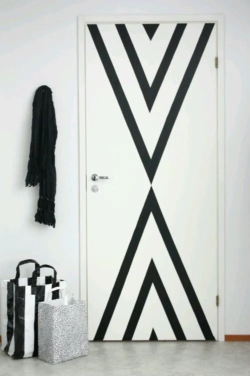 Cuma Bermodal Isolasi Biasa yang Murah, 10 Wall Art Ini Bisa Kamu Bikin Sendiri di Rumah! 16