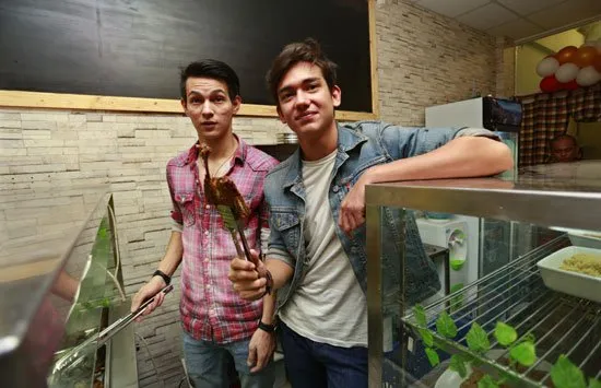 Jangan Puas Sama Satu Sumber Penghasilan! 10 Seleb Kreatif Ini Aja Punya Bisnis Sampingan 14