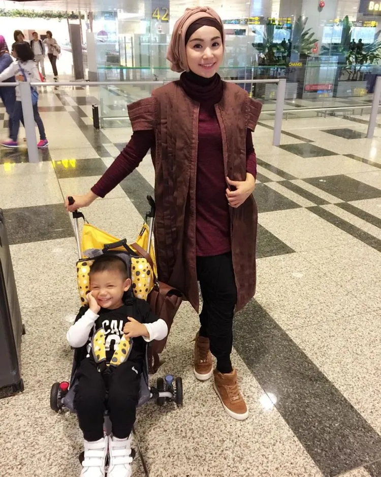 Berhijab atau Tidak, Inilah 9 Gaya Berpakaian Yang Pas Untukmu Calon Ibu-ibu Muda 18