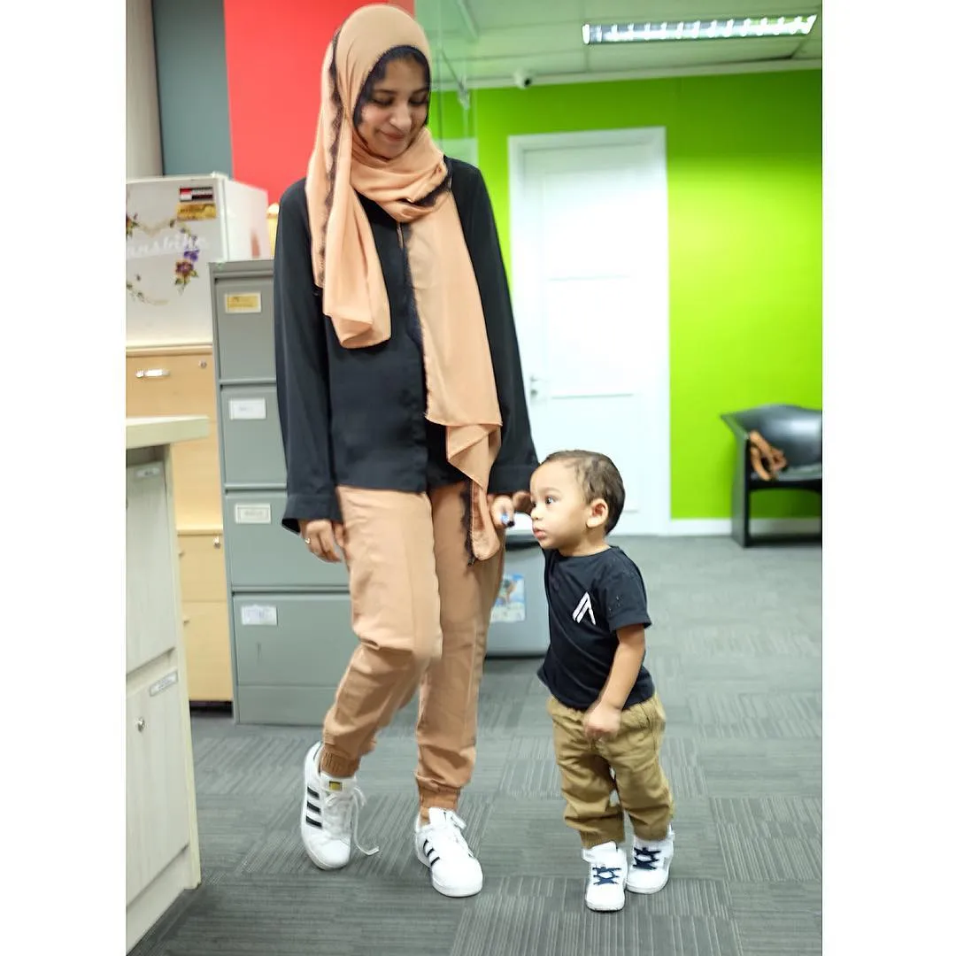 Berhijab atau Tidak, Inilah 9 Gaya Berpakaian Yang Pas Untukmu Calon Ibu-ibu Muda 10