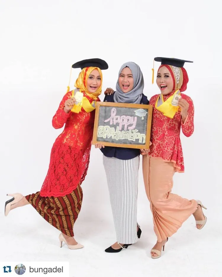 15 Ide Kebaya Muslimah, Untuk Mempercantikmu di Hari Wisuda Nanti 19