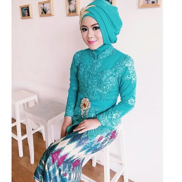 15 Ide Kebaya Muslimah, Untuk Mempercantikmu di Hari Wisuda Nanti 21