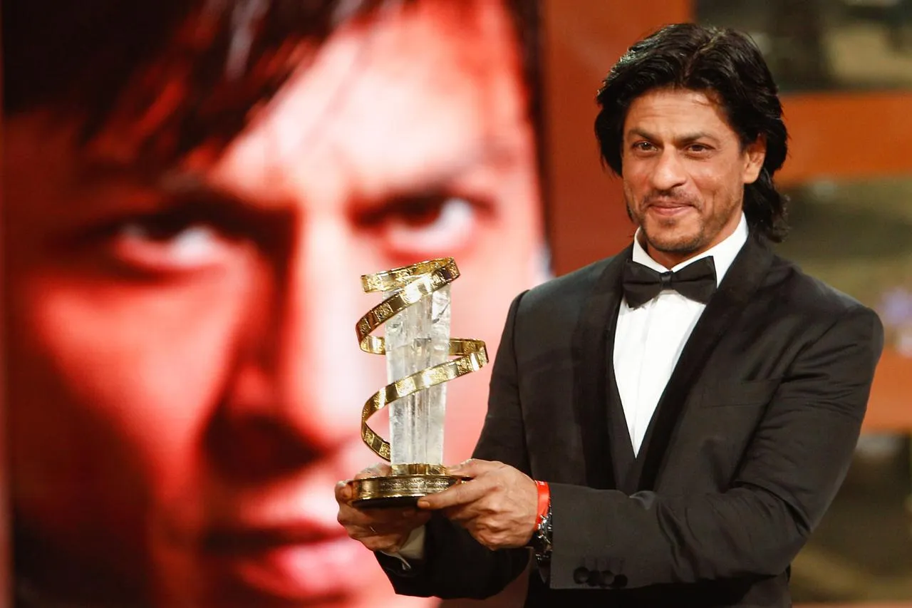 9 Alasan yang Membuktikan Kalau Shahrukh Khan Itu Tak Hanya King of Bollywood, Tapi Juga King of Our Heart 13