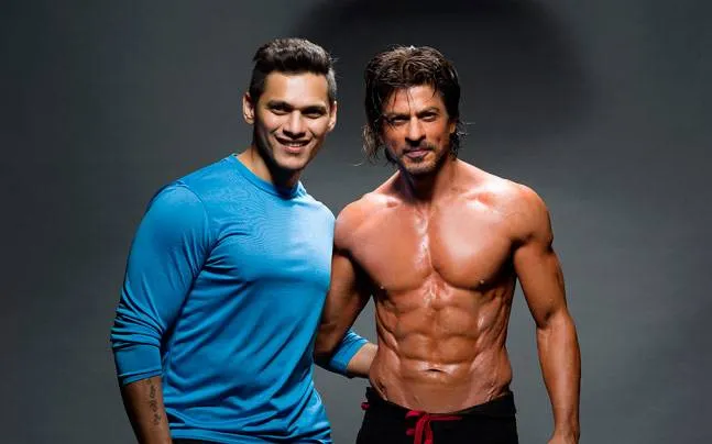9 Alasan yang Membuktikan Kalau Shahrukh Khan Itu Tak Hanya King of Bollywood, Tapi Juga King of Our Heart 16
