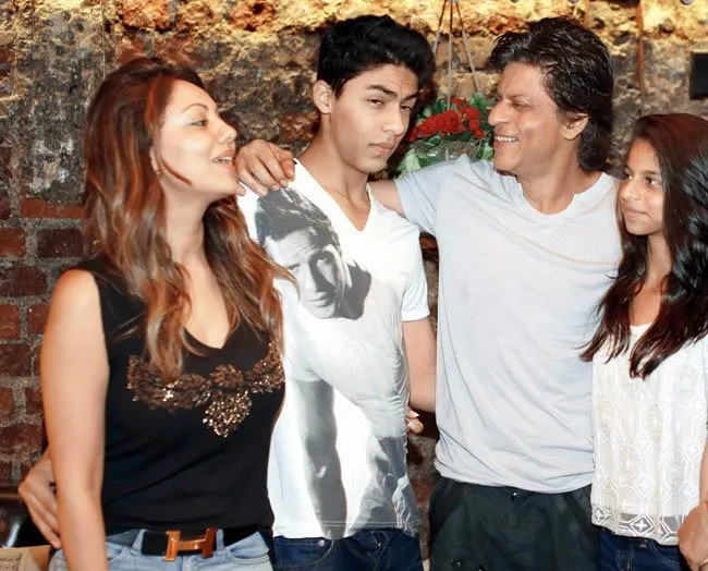 9 Alasan yang Membuktikan Kalau Shahrukh Khan Itu Tak Hanya King of Bollywood, Tapi Juga King of Our Heart 18