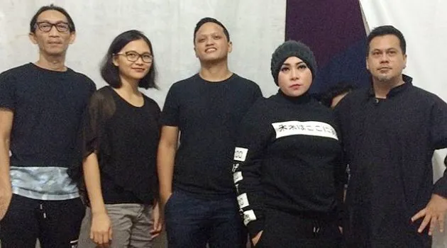 8 Lagu Ini Bikin Kamu Mendadak Kangen Ibu. Sosok yang di Rumah Selalu Menunggu 9