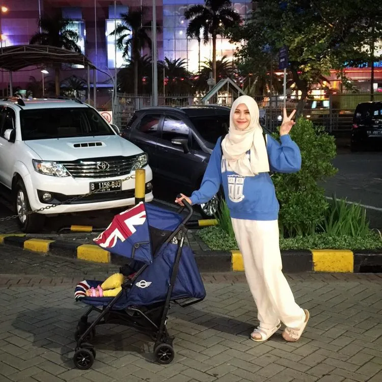 Jadi Ibu 3 Anak Malah Membuat Penampilan Zaskia Adya Mecca Semakin Kece. 12 Inspirasi Style Ini Buktinya! 25