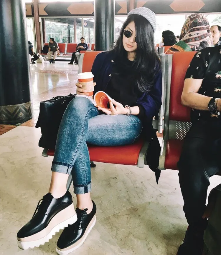 Yang Sederhana Memang Selalu Jadi Pilihan. 12 Style Sederhana dari Maudy Ayunda, yang Akan Selalu Menawan di Mata dan Hati. 13